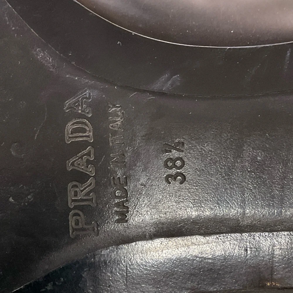 Prada Loafer, black, low heel, Classic! Great Condition! Size 38.5 / 8 - Picture 10 of 16